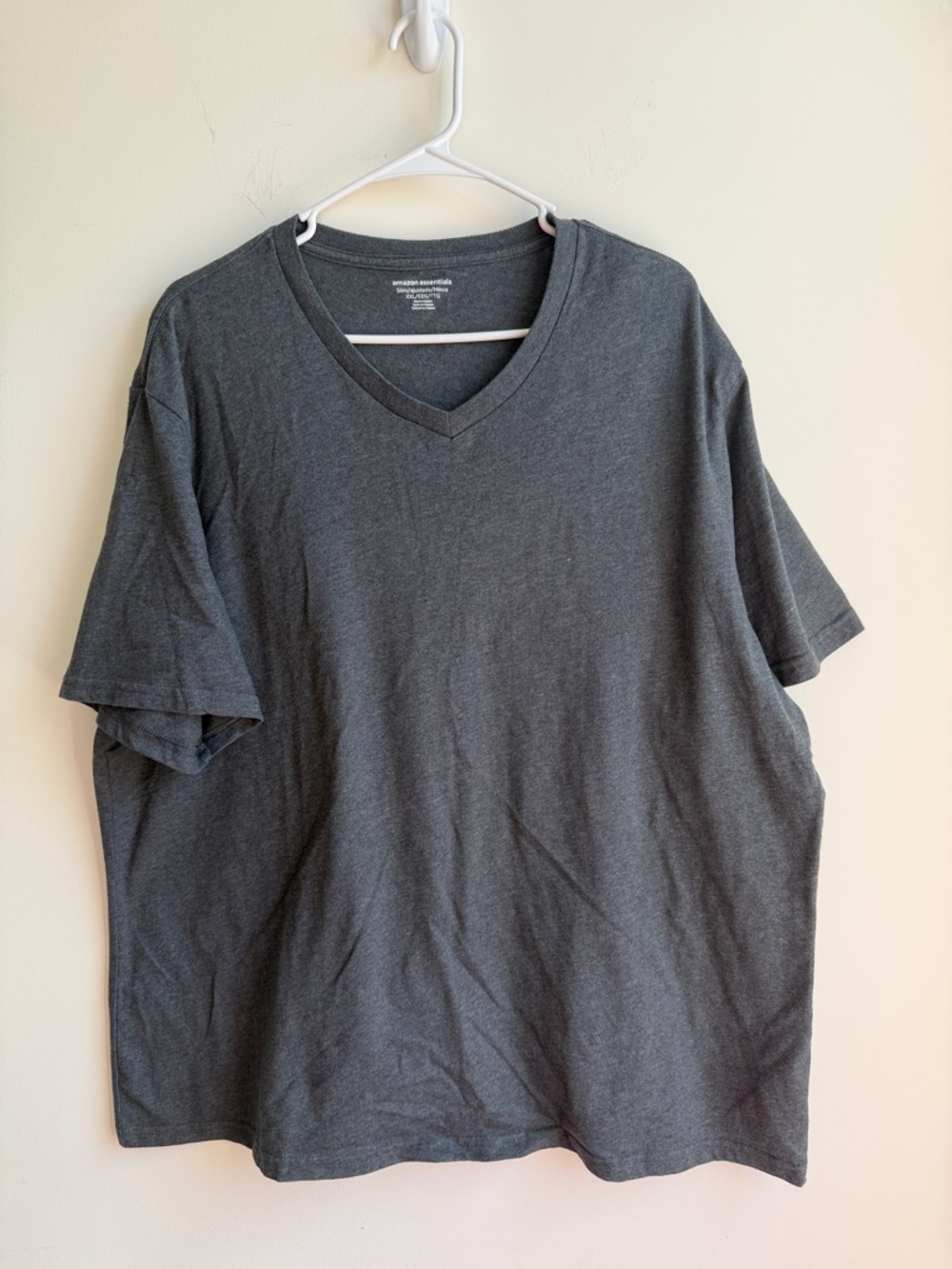 Amazon Essentials Men's V-Neck Short Sleeve T-Shirt - Charcoal